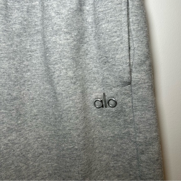 Alo Yoga Accolade Shorts Athletic Heather Grey Size Small - Picture 2 of 8